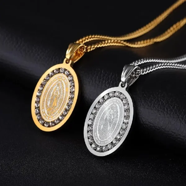 Collar de Medalla Ovalada de la Virgen de Guadalupe en Acero Inoxidable con Circonitas - TEMICO - Image 2