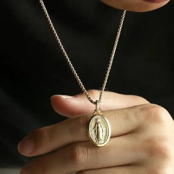 Collar de la Virgen de Guadalupe en Baño de Oro Amarillo 18K - Joyería Religiosa con Pendant de la Virgen María para Mujeres y Hombres - Image 3