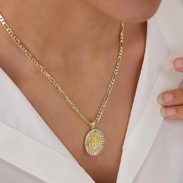 Collar de la Virgen María para Mujeres con Colgante de la Virgen de Guadalupe y Cadena de Marinero/Marina Chapada en Oro 18K – Joyería Religiosa - Image 2