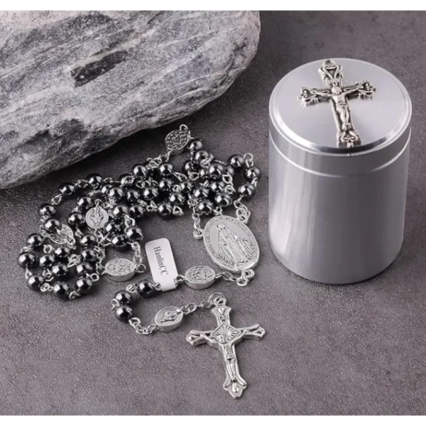 Rosario de Cuentas de Hematita Negra con Cruz y Caja de Metal - Regalo Católico para Hombres y Mujeres - Image 4