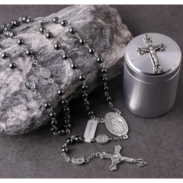 Rosario de Cuentas de Hematita Negra con Cruz y Caja de Metal - Regalo Católico para Hombres y Mujeres - Image 6