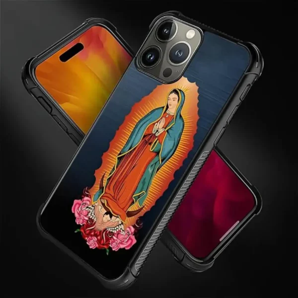 Quiero que me hagas una descripción de producto para una tienda online, quiero que el texto que te voy a dar le des una nueva estructura en español: H1: for iPhone 16 Pro Case, Red Virgen Guadalupe Pattern Graphic Design Girl Boy Soft Silicone Hard Acrylic Shock Protection for iPhone 16 Pro Descripción: Size: iPhone 7 Plus/8 Plus iPhone 7/8 iPhone 11 iPhone 11 Pro iPhone 11 Pro Max iPhone 12 Mini iPhone 12 Pro Max iPhone 12/12 Pro iPhone 13 iPhone 13 Mini iPhone 13 Pro iPhone 13 Pro Max iPhone 14 iPhone 14 Plus iPhone 14 Pro iPhone 14 Pro Max iPhone 15 iPhone 15 Plus iPhone 15 Pro iPhone 15 Pro Max iPhone 16 iPhone 16 Plus iPhone 16 Pro iPhone 16 Pro Max iPhone Xs Max iPhone X/Xs iPhone XR iPhone 16 Pro Brand FKBRCL4U Compatible Phone Models iPhone 16 Pro Color Red Virgen Guadalupe Material Plastic Pattern Floral About this item • [1]QUALITY MATERIALS:Our cell phone cases are made of high quality TPU material, safe, soft and durable. Patterns are printed with unique printing technology, won't wear out, fade or blur. Comfortable to touch, non-slip TPU makes your phone lightweight and easy to hold. • [2]CONVENIENT DESIGN:The iPhone 16 Pro case has been carefully cut for easy access to all buttons and ports. Slim design will not make your phone look bulky. Support wireless charging. • [3]PERFECT PROTECTION:Enough raised edges to protect the front screen and rear camera lens from touching the surface when placed. Multi-layer cushioning structure provides anti-drop and anti-scratch protection for your iPhone 16 Pro, prolonging the life of your phone. • [4]FASHION DESIGN:Unique Red Virgen Guadalupe pattern design makes your iPhone 16 Pro very eye-catching. It is also a perfect gift for your family, friends or lovers. • [5]BUY WITH CONFIDENCE:Please make sure you choose the correct phone case model. If you encounter any problems with your order, such as incorrect size or damaged product, please contact us through Amazon message center, we will be happy to help you solve the problem. Reviews: Great quality case looks amazing and feels great on the phone. Was shocked on how good it was for the price. LOVE LOVE LOVE this case ! Fits my IPhone 14 Max perfect. My back phone charger works with this great too. Highly recommended. Perfect fit for my iPhone 16 Pro Max. I’m extremely happy well made perfect beautiful everything I want in the phone case God bless America thank you to the seller and I will definitely do business again.!