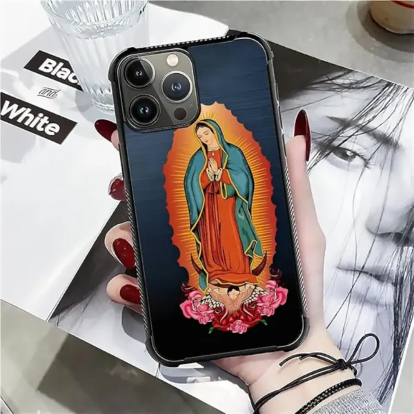 Funda para iPhone 16 Pro con Diseño de la Virgen de Guadalupe en Rojo - Protección Antigolpes en Silicona Suave y Acrílico Duro - Image 6