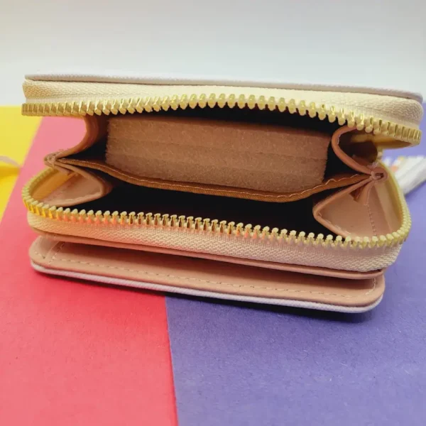 Cartera Mini de la Virgen de Guadalupe – Plegable con Cremallera y Detalles en Borlas - Image 4